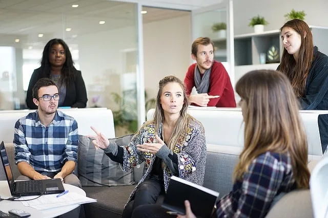 How Your Nonverbal Communication Can Affect Your First Impression