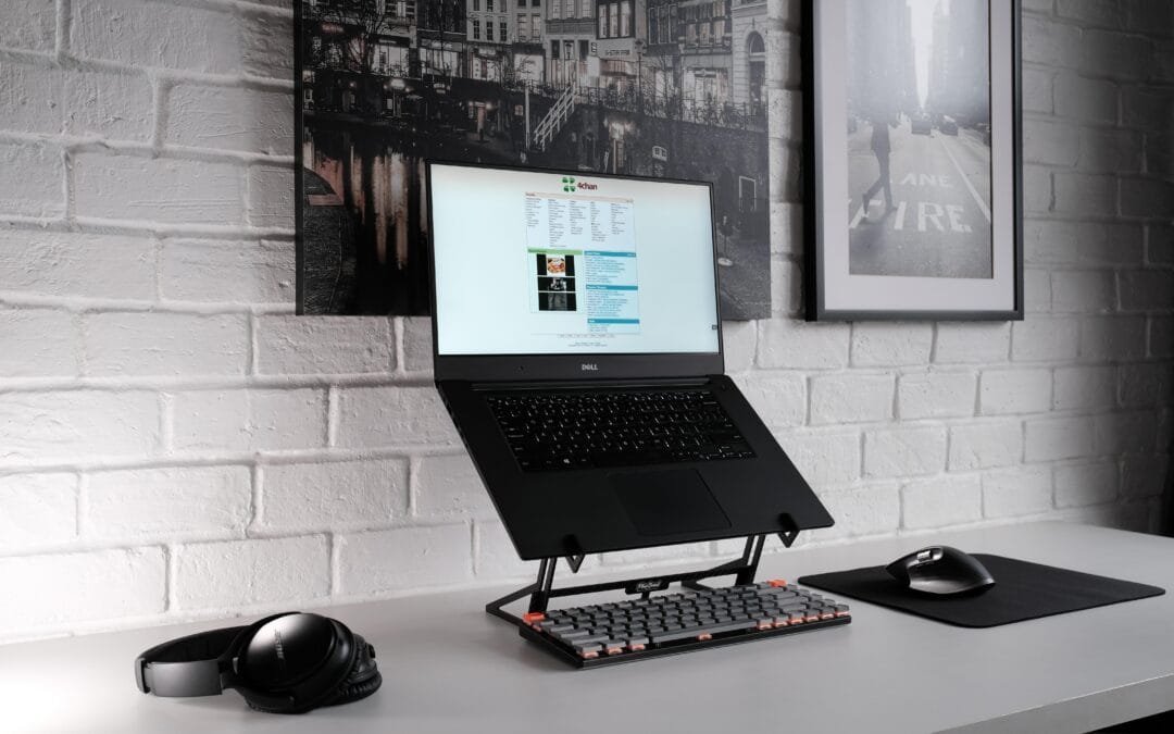 Is Hot Desk Coworking Space UK a Better Choice Than a Dedicated Desk?